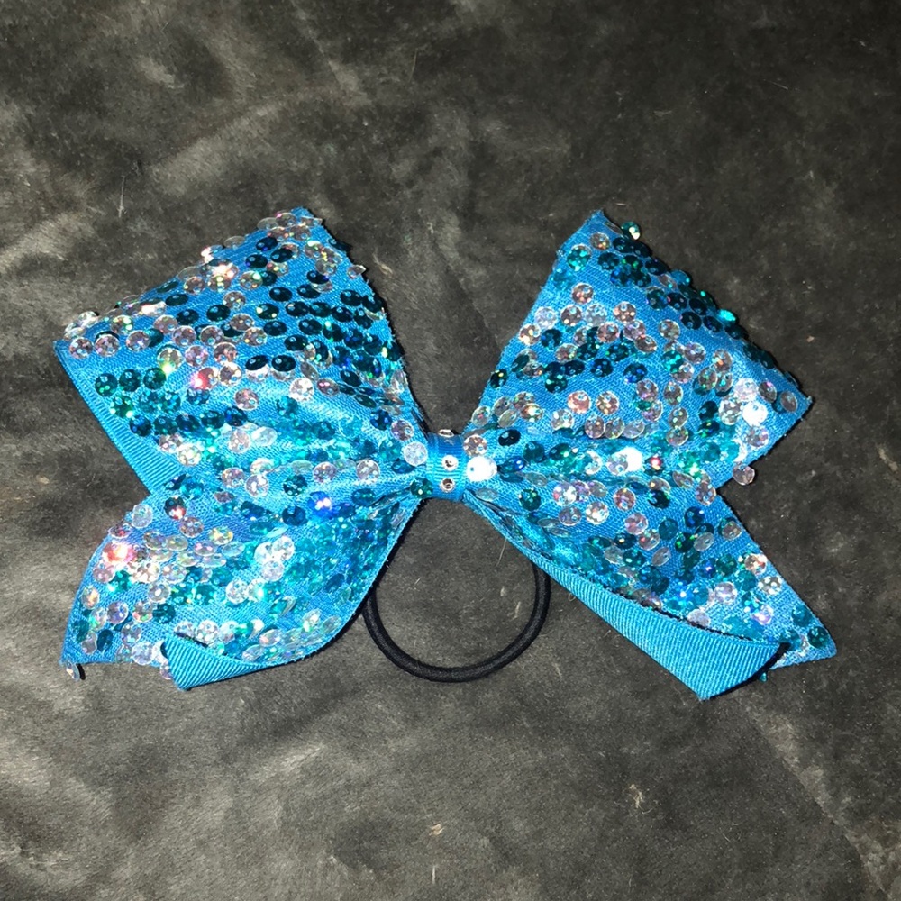 Cheer bow